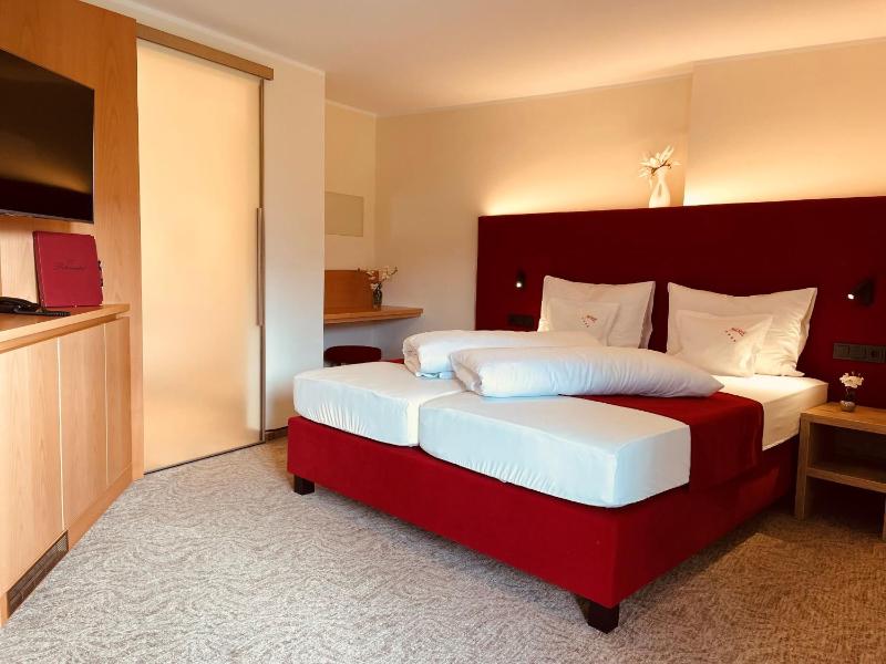 Double Room with Balcony image 3