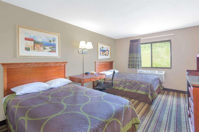 Deluxe Double Room with Two Double Beds - Non-Smoking image 3