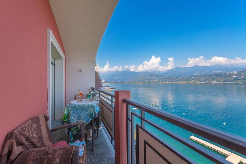 Senior Suite with Lake View image 4