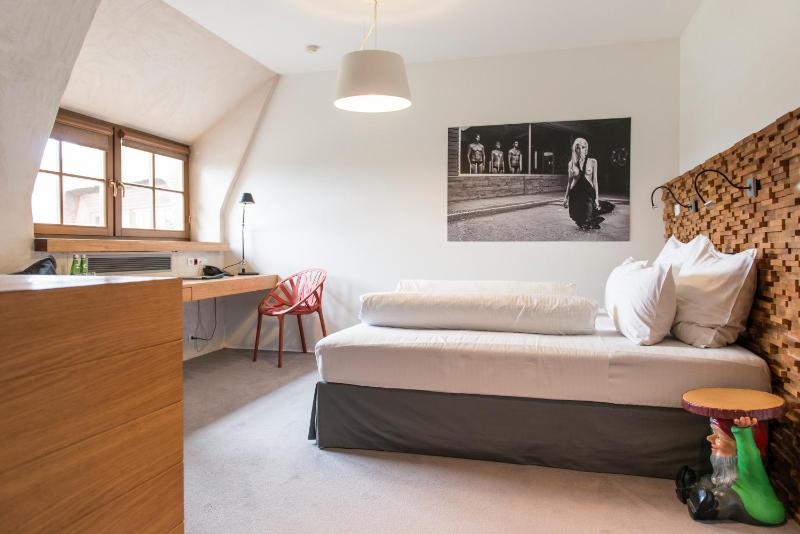 Single Room image 4