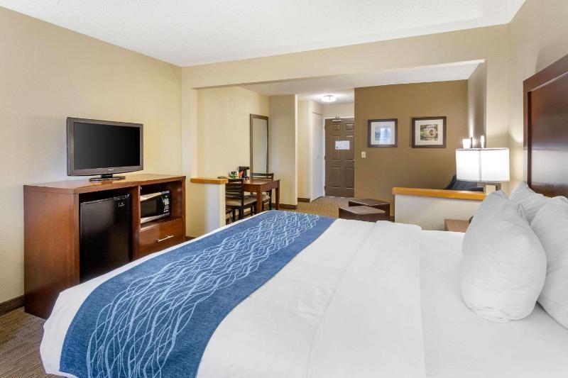 King Suite - Non-Smoking image 2