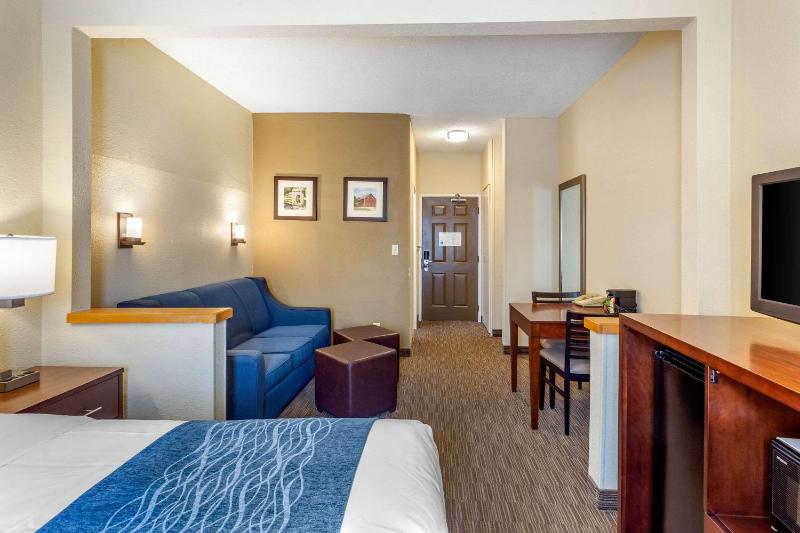 Queen Suite - Non-Smoking image 2