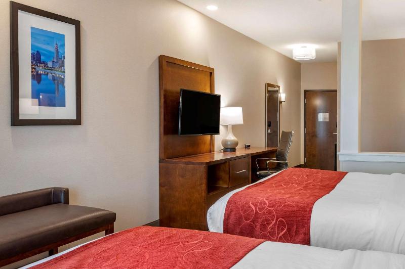 Queen Room with Two Queen Beds - Non-Smoking image 3