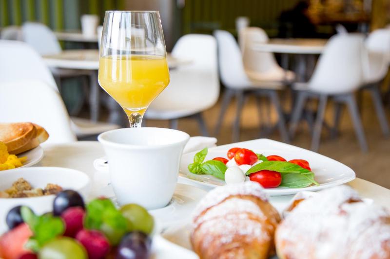 Standard Single Room image 3