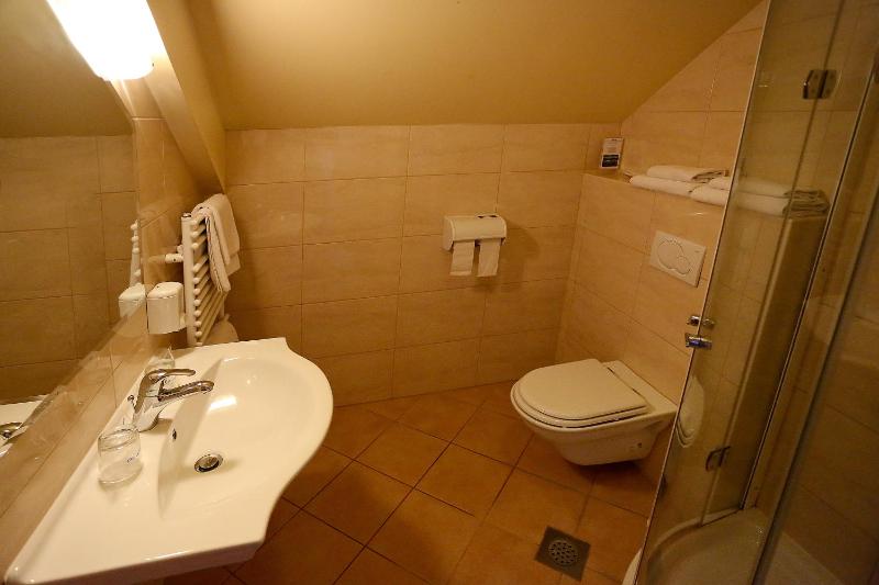Family Room image 3