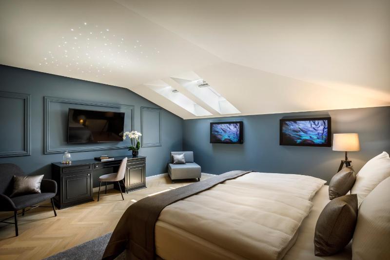 Imperial Loft Room image 4
