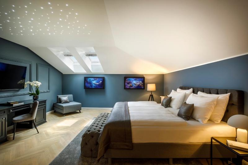 Imperial Loft Room image 3