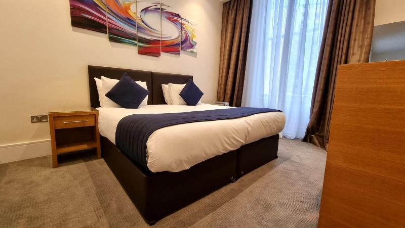 Deluxe Double Room image 2