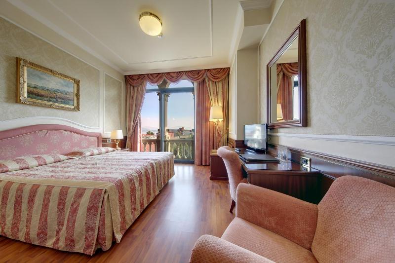 Deluxe Double or Twin Room - Mountain Side image 1