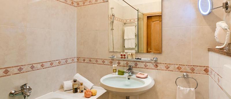 Junior Suite with Lake View image 4