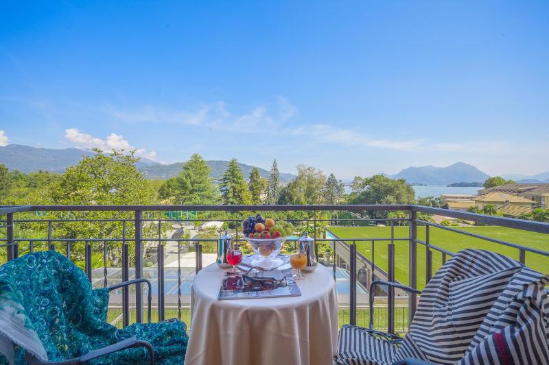 Suite with Lake View image 2