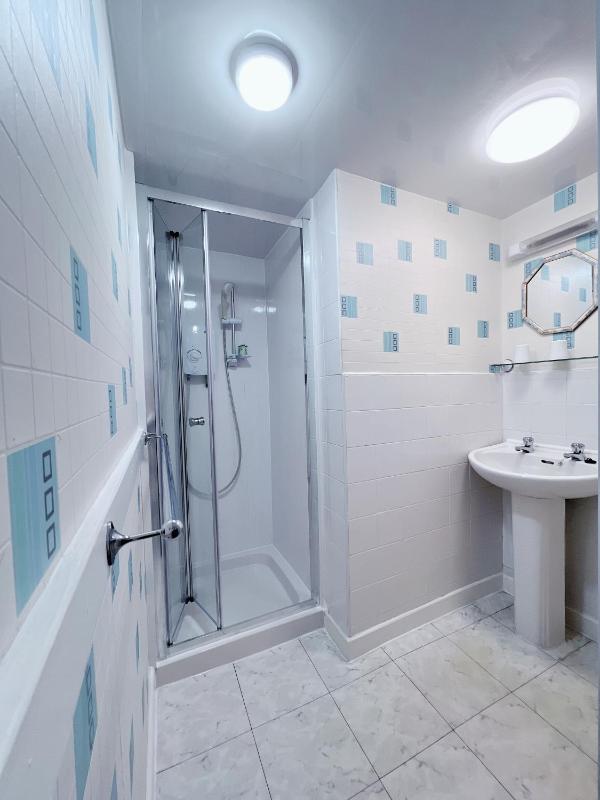 OYO Lily Hotel Blackpool - image 4
