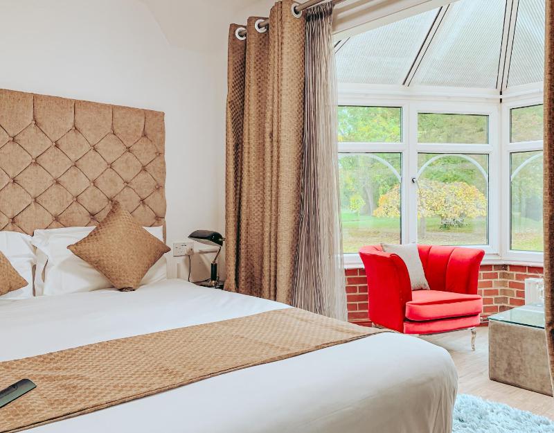 Suite with Garden View image 1