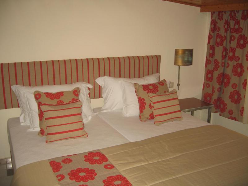 Economy Twin Room image 1