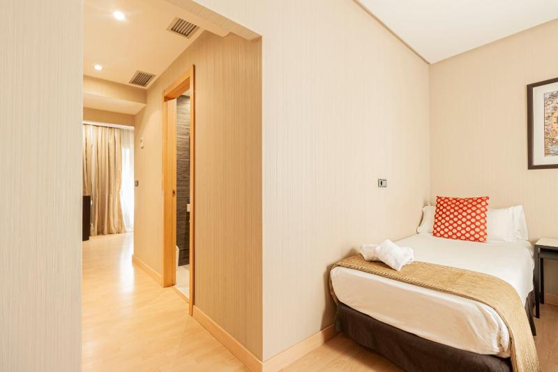 Quadruple Room image 3