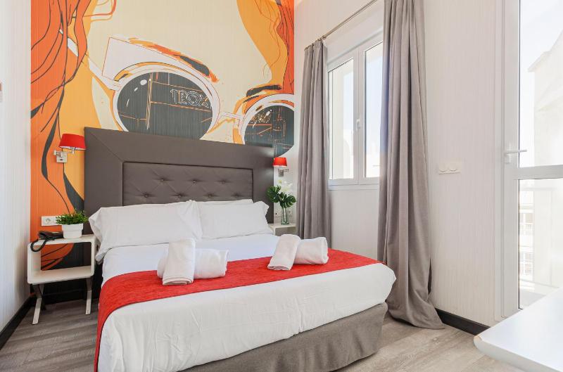 Double Room with Balcony image 1