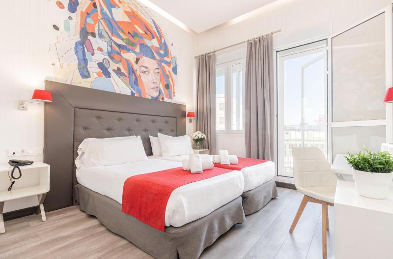 Double Room with Balcony image 4