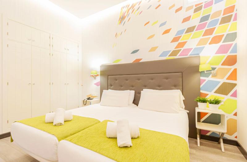 Standard Double Room image 4