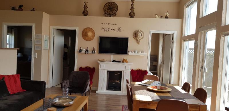 Three-Bedroom House 2 image 4