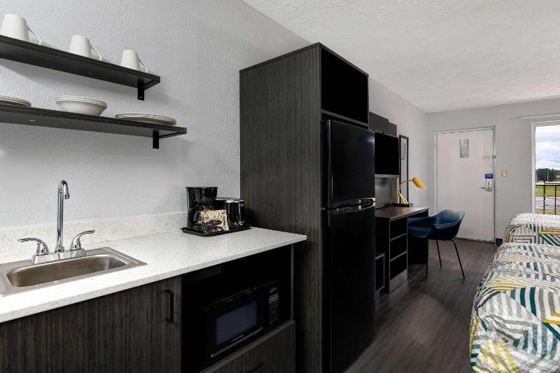 Quadruple Room - Non-Smoking image 4