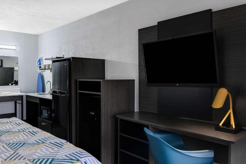 King Room - Non-Smoking image 3
