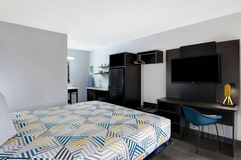 King Room - Disability Access - Non-Smoking image 4