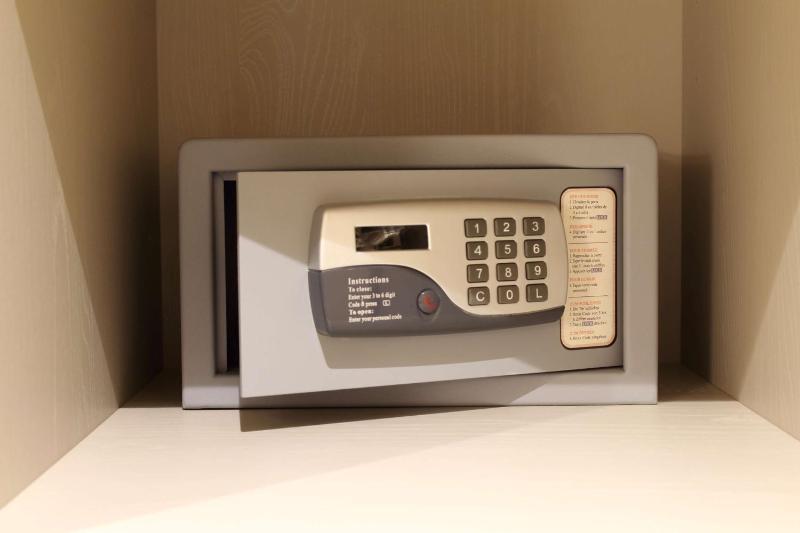 Small Double Room with French Bed image 2