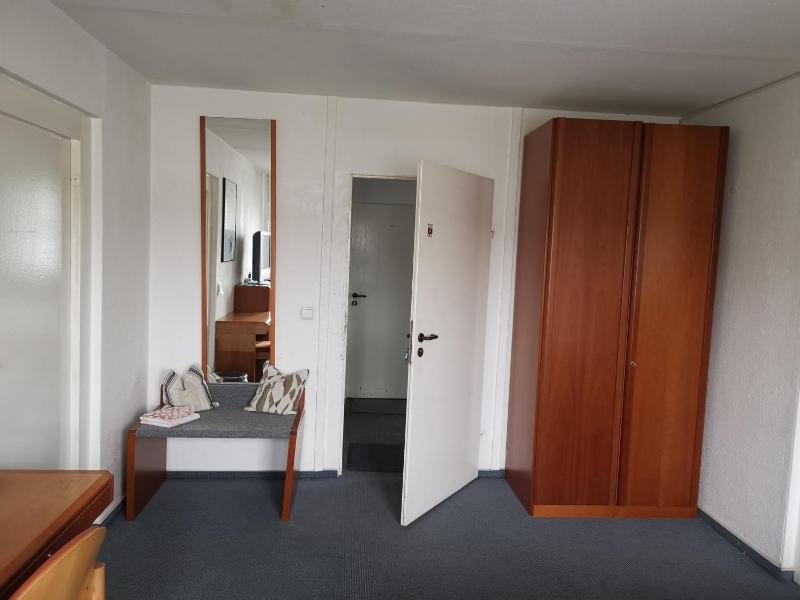 Twin Room with Shared Bathroom image 1