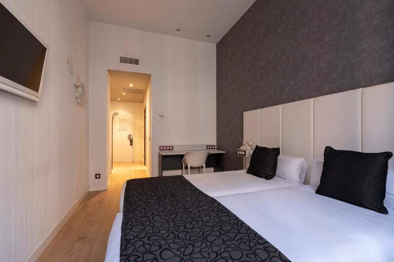Double or Twin Room (1-2 Adults) image 1