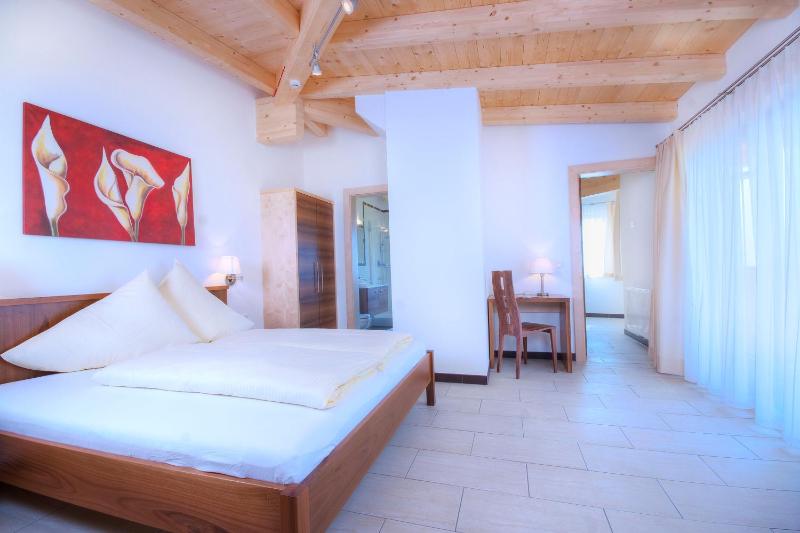 Comfort Double Room with Balcony image 4