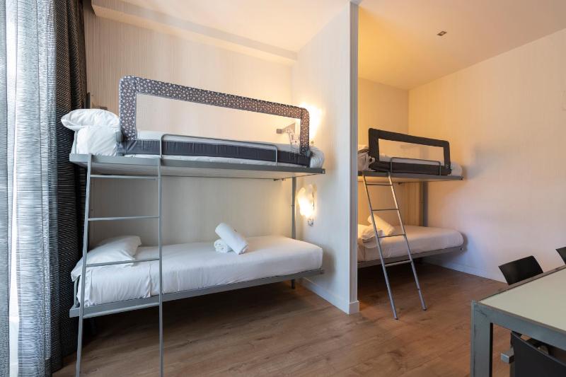 Apartment (6 Adults) image 2