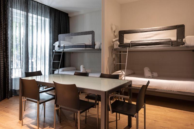 Apartment (6 Adults) image 4