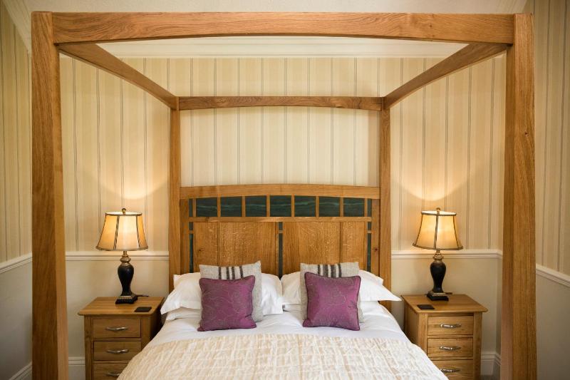 Luxury King Room image 3