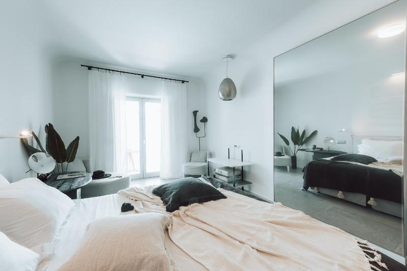 Double Room image 3