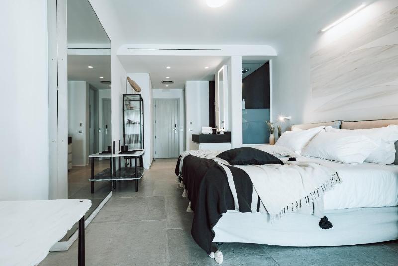 Double Room image 1