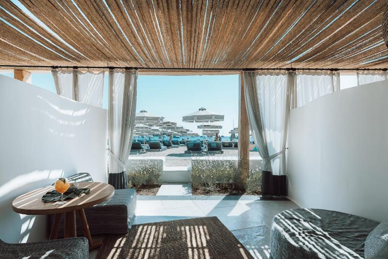 Deluxe Double Room - Beach Front image 3