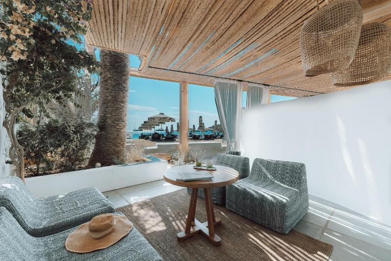 Deluxe Double Room - Beach Front image 1