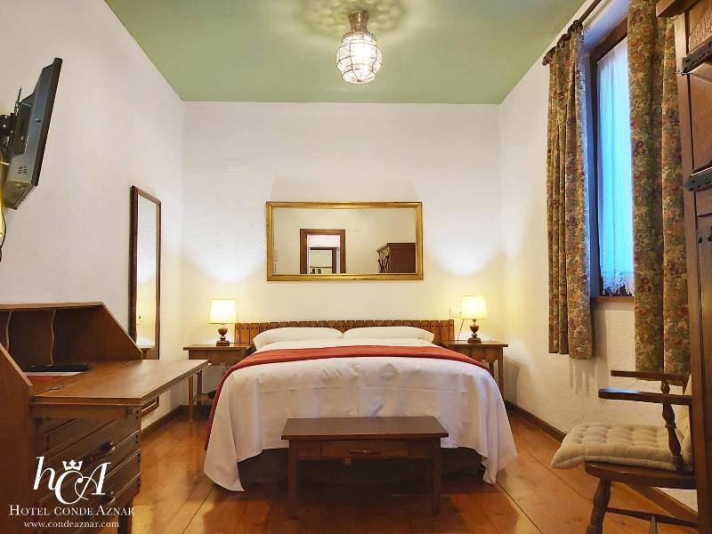Standard Double Room image 4