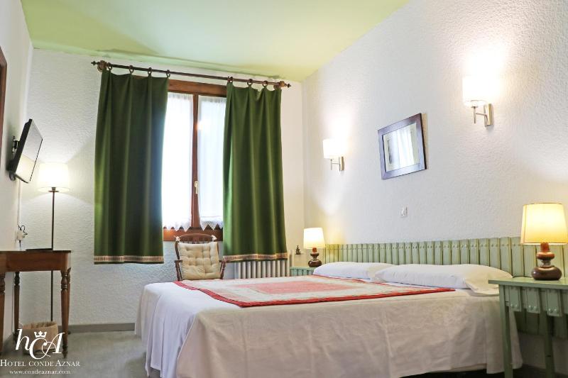 Standard Double Room image 3