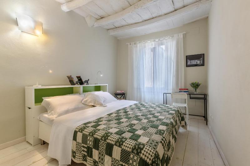 GuestHost - Universita e Centro Storico Mascarella Apartment - image 9