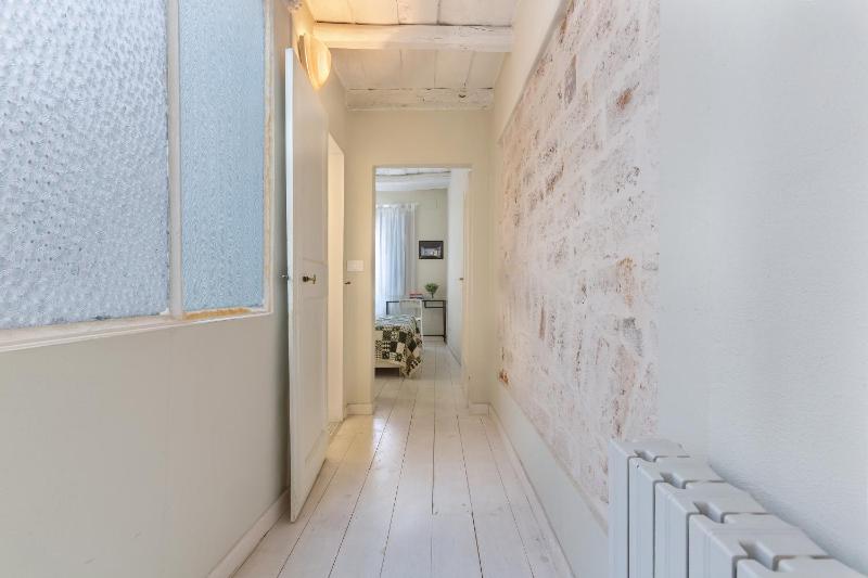 GuestHost - Universita e Centro Storico Mascarella Apartment - image 11