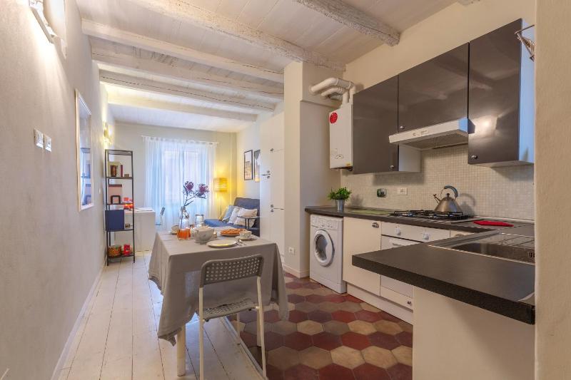GuestHost - Universita e Centro Storico Mascarella Apartment - image 7