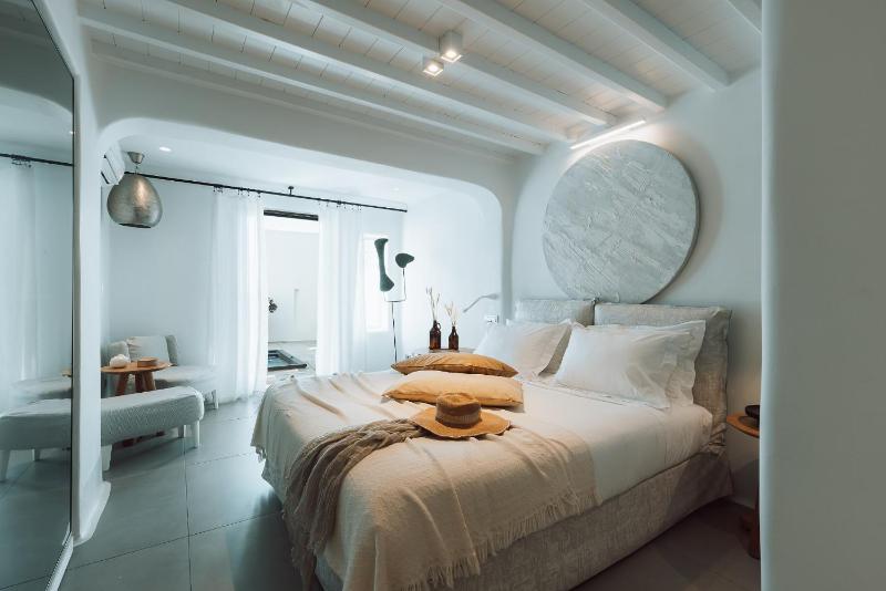 Deluxe Double Room with Hot Tub image 2