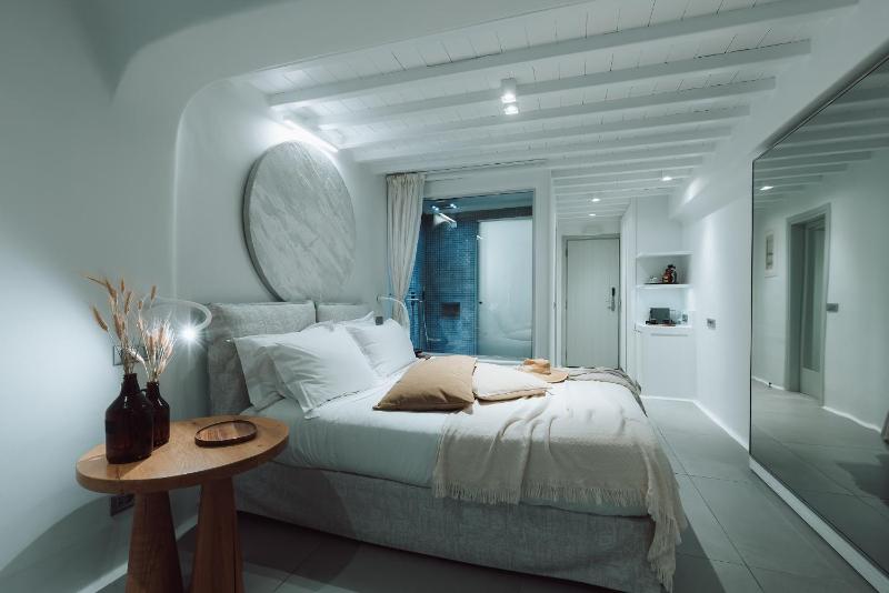 Deluxe Double Room with Hot Tub image 3