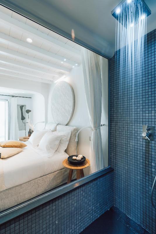 Deluxe Double Room with Hot Tub image 4