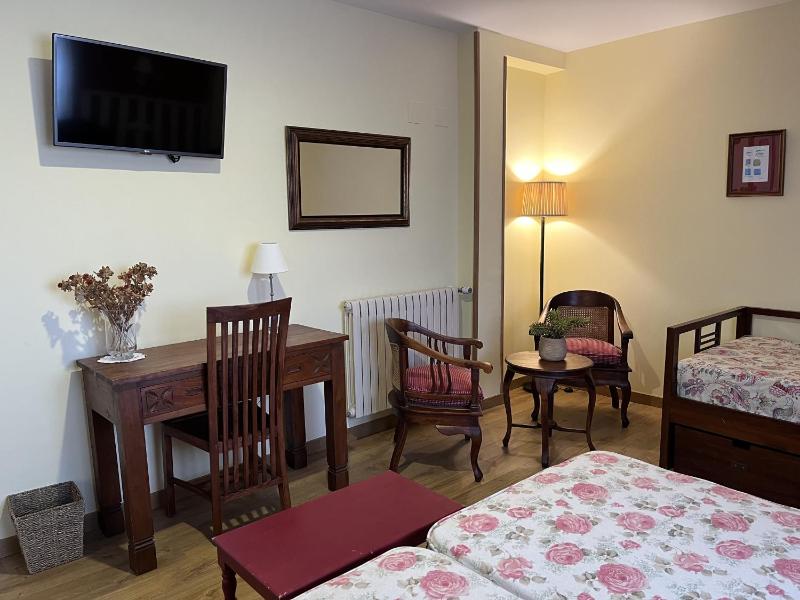 Family Room image 3