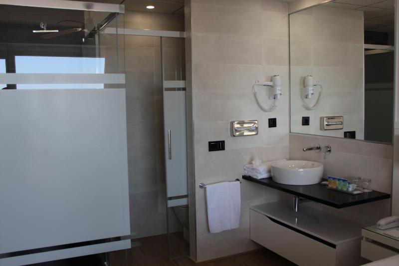 Superior Double Room (2 Adults + 2 Children) image 2