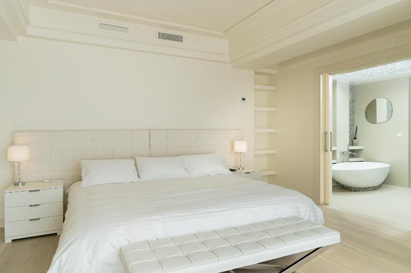TESS Penthouse Deluxe DS11 - image 4