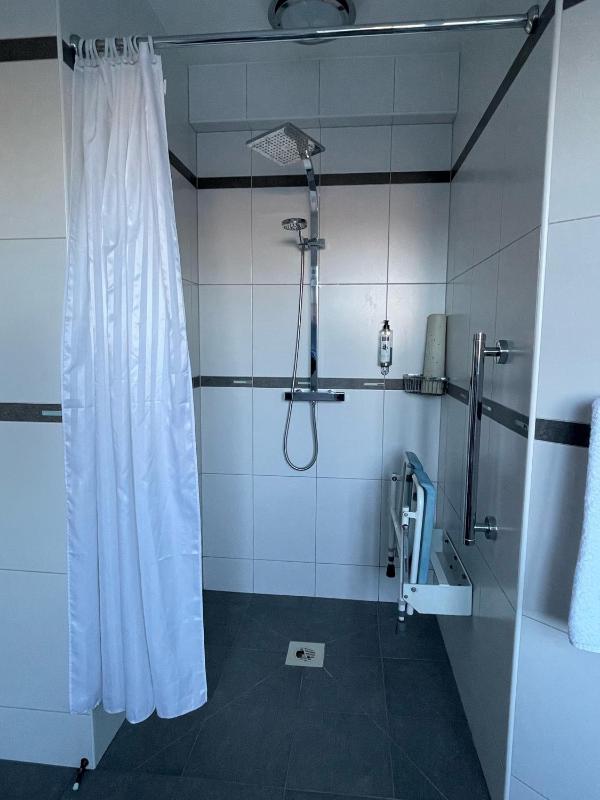 Accessible Double Room with Double Bed - Non-Smoking image 4