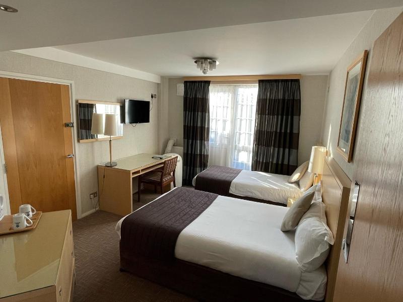 Accessible Twin Room - Non Smoking image 3